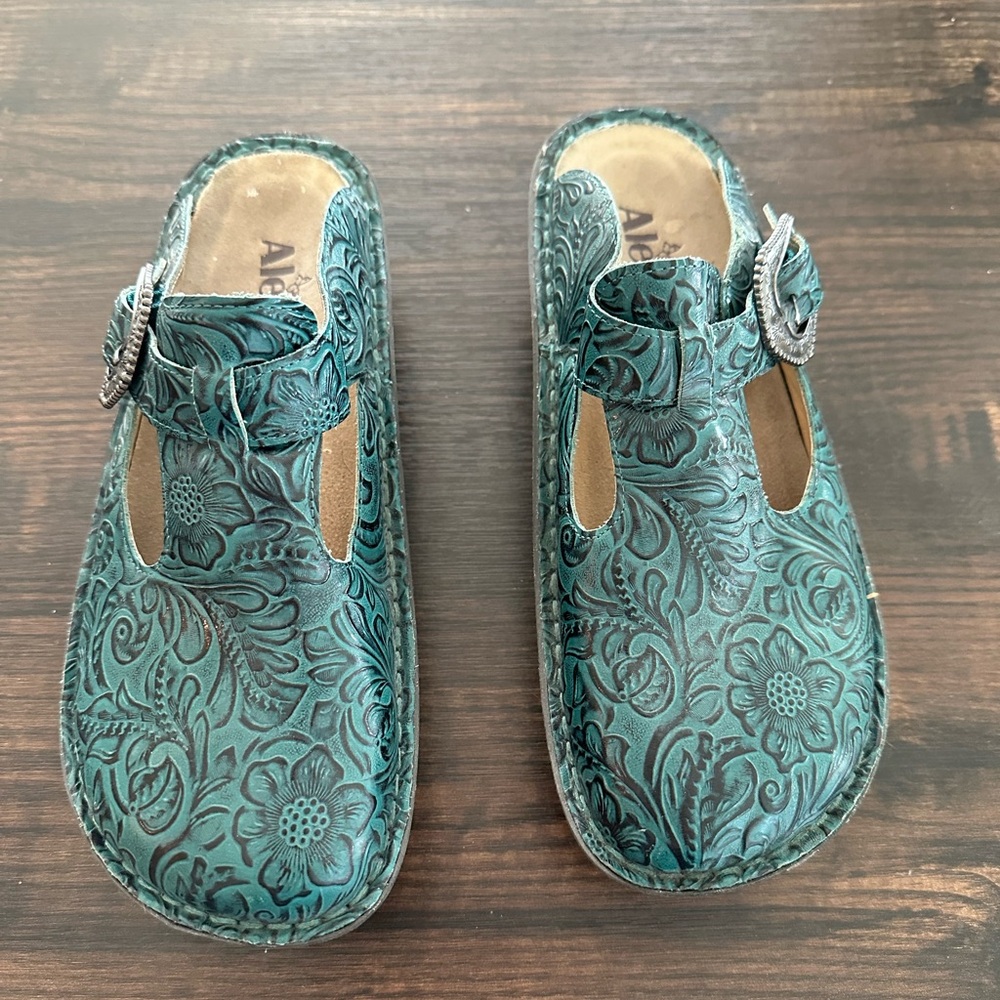 Alegria Chic Leather Clog